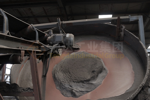 新疆年產十萬噸有機無機復混肥生產線裝車發貨