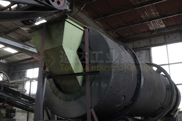 新疆年產十萬噸有機無機復混肥生產線裝車發貨