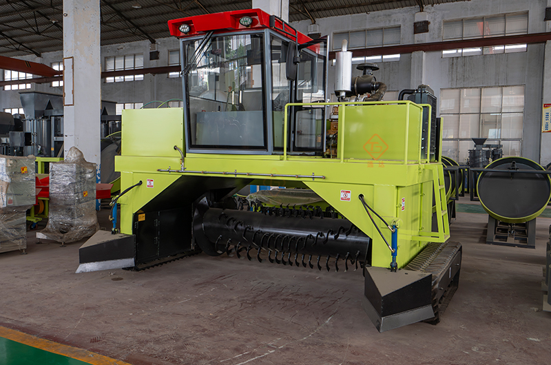 有機肥履帶式翻拋機